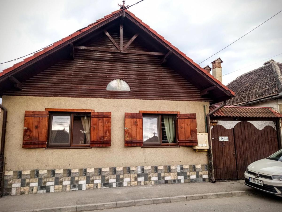Home Of Art Rîşnov Eksteriør bilde
